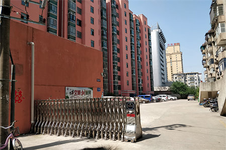 龙都新苑3室2厅2卫147㎡带车库