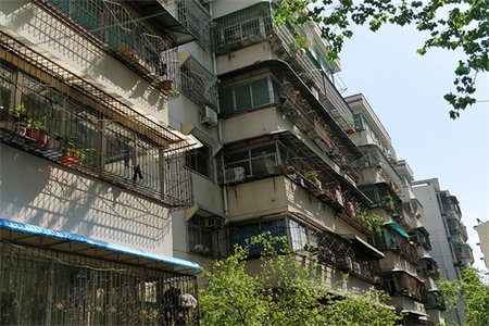 业主急售83.8万出，东苑名邸124套三双卫带车库，精装修